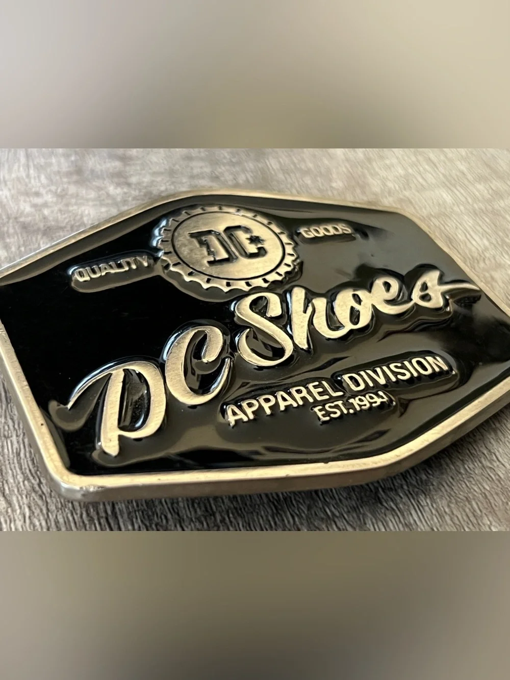 DC Shoes Logo Enamel Belt Buckle Black Glossy Metal Y2K Skate Streetwear